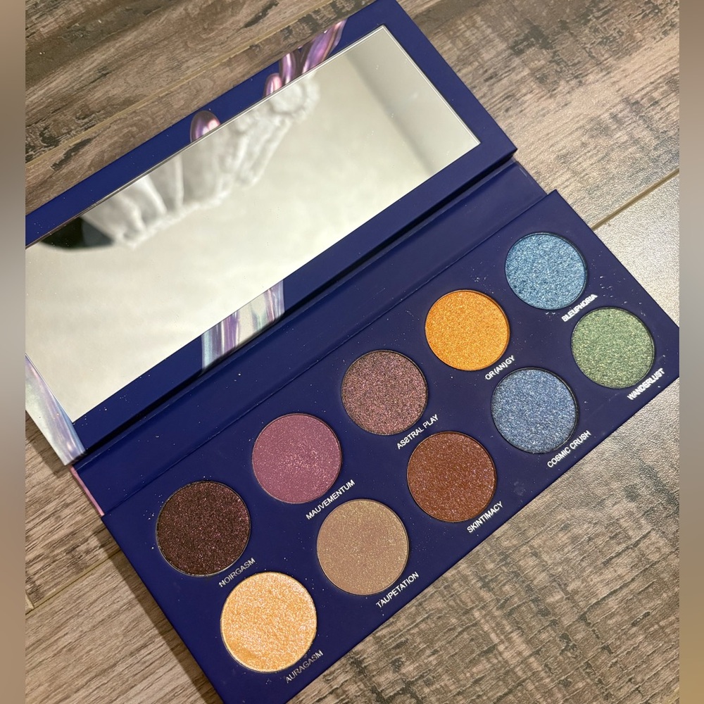 Miss Fame Under My Skin Eyeshadow Palette